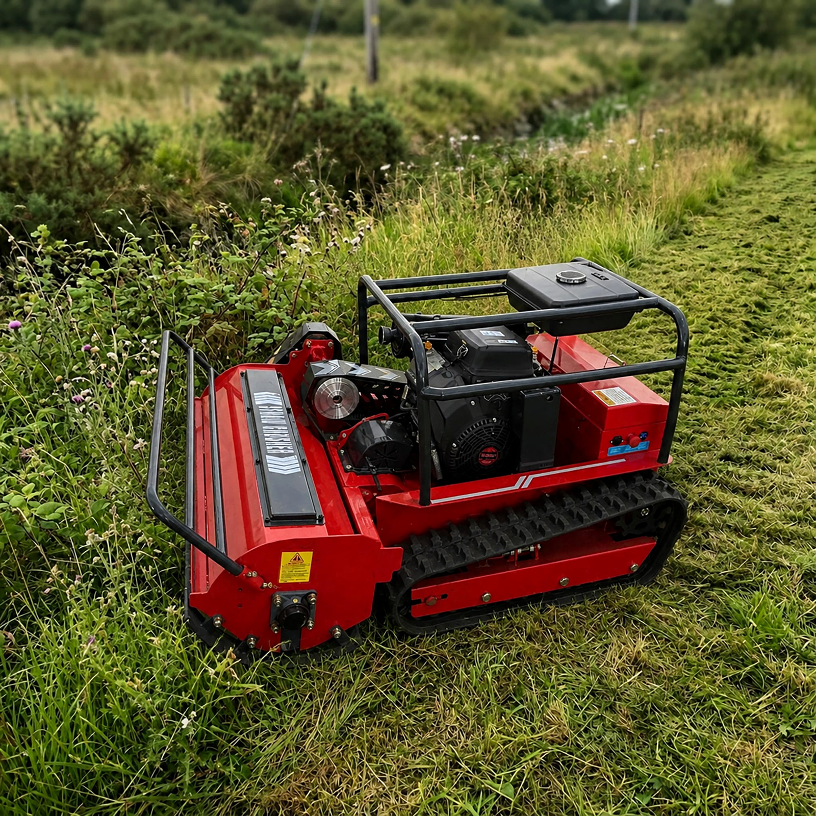 GS-TAITAN-1000 gasoline rough grass working scene